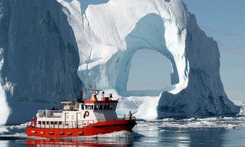 Skib og isbjerg